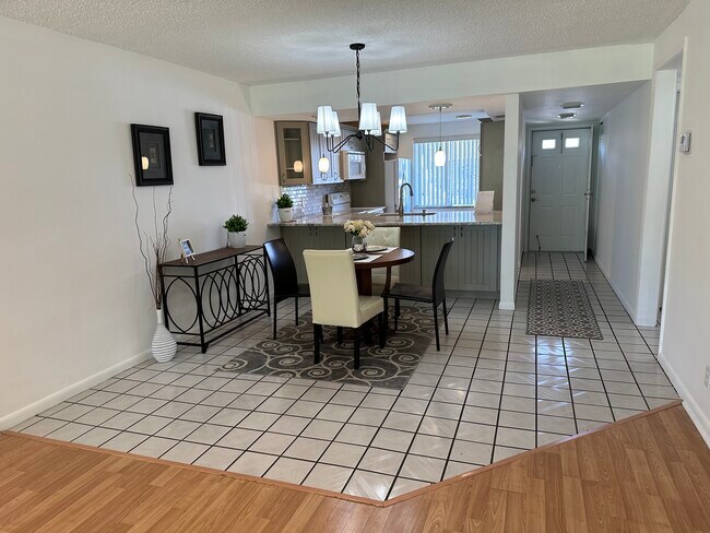 Building Photo - 142 Palm Dr