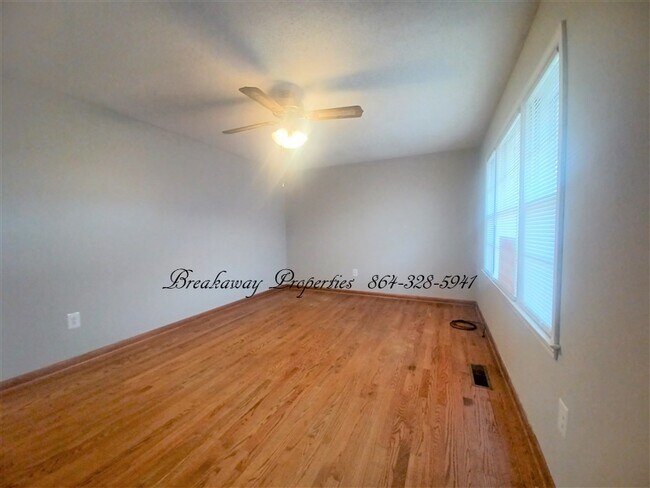 Building Photo - 219 Thompson St