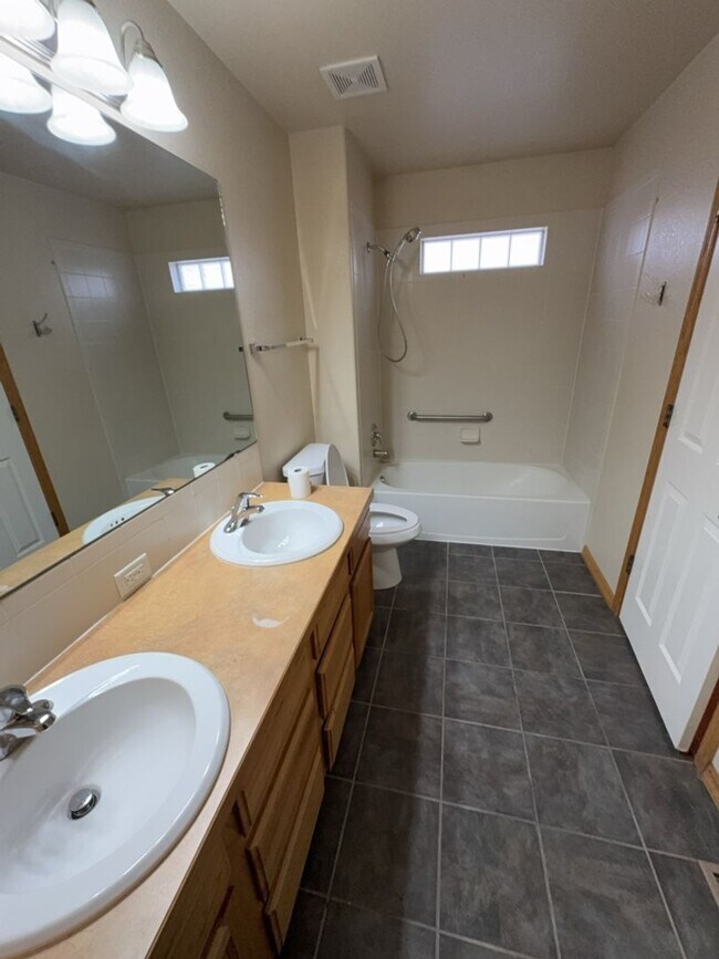 Building Photo - Move-In Ready Home in Wellington