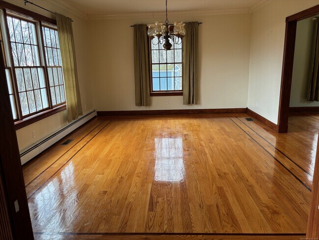 Building Photo - 38 Merriman Ln