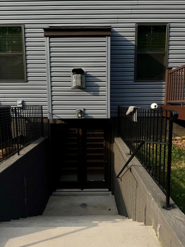 Building Photo - 1116 City View Ln