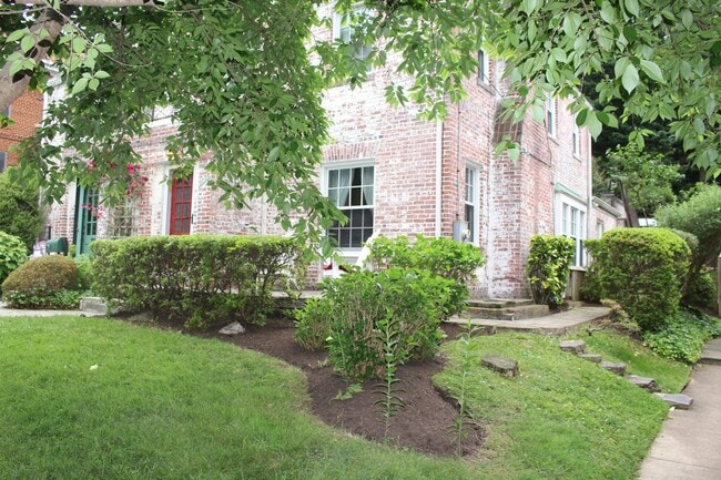 Building Photo - "Coming Soon" NW DC locale...3 level - 2/2.5 w/ off street parking  - 17 months only -