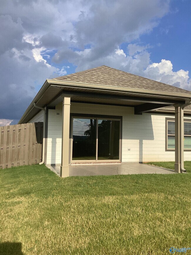 Building Photo - 104 Granby Ln