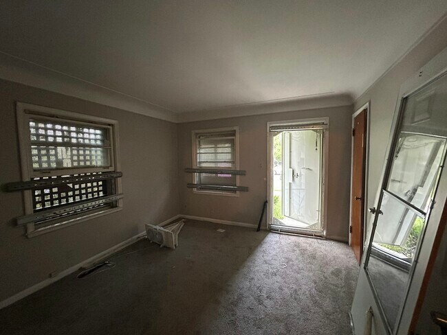 Building Photo - 5581 Marseilles St