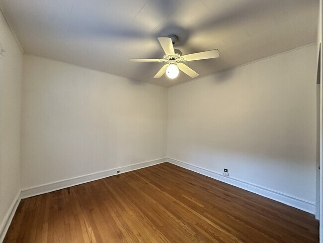 Building Photo - 3722 N Sheffield Ave