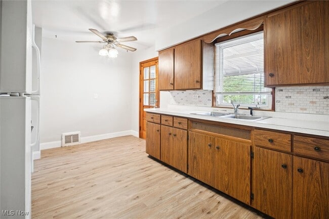 Building Photo - 20700 Goller Ave