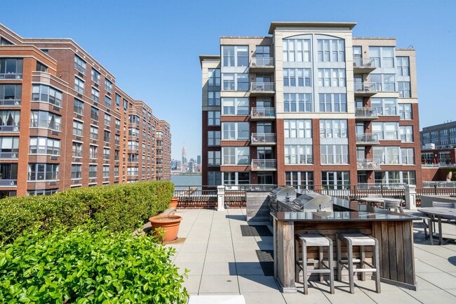 Building Photo - 1100 Maxwell Ln