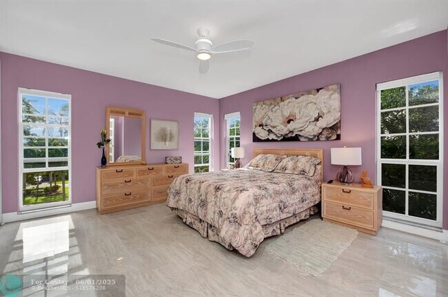 Building Photo - 2751 N Palm Aire Dr