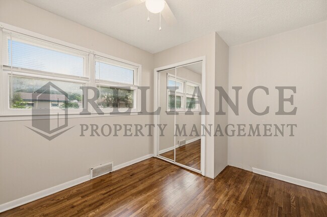 Building Photo - 3349 S Vine St