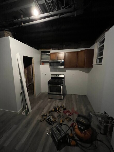 Kitchen - 2415 W Arthington St