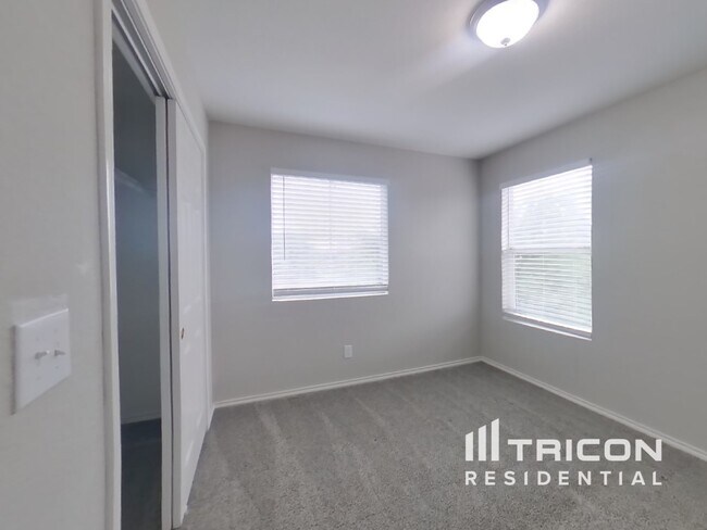 Building Photo - 2511 Sunset Bend