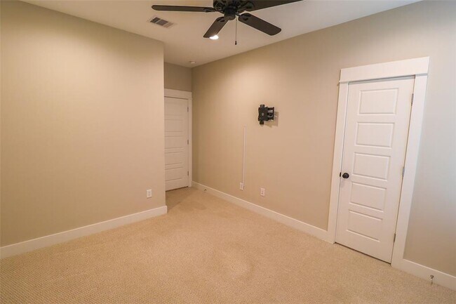 Building Photo - 5213 Pinemont Creek Ln