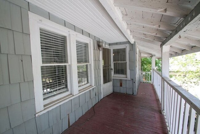 Building Photo - Simply the BEST! Adorable 1 Bedroom/1 Bath...