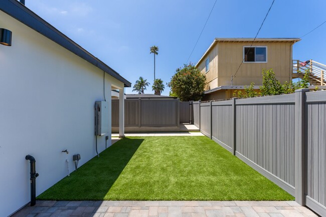 Building Photo - Coastal 3-Bedroom 2-Bathroom House with Hu...