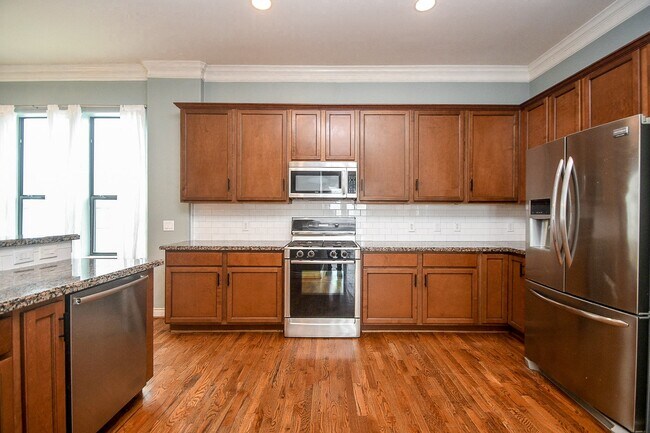 Building Photo - 2222 Hilshire Lake Dr