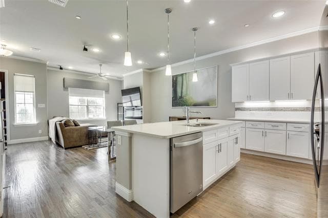 Building Photo - 2821 Lindale Dr