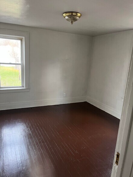 Building Photo - 711 S Bay Rd