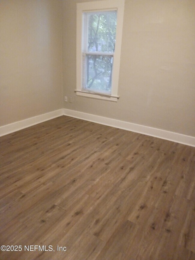 Building Photo - 451 Duray St