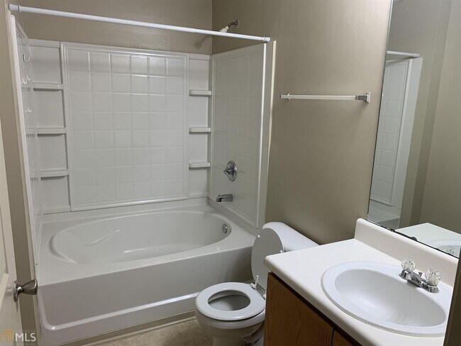Building Photo - 9202 Fairington Ridge Cir