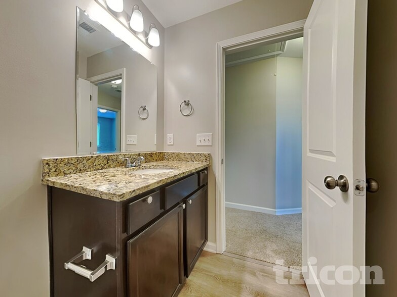 Building Photo - 336 Quiet Grove Dr