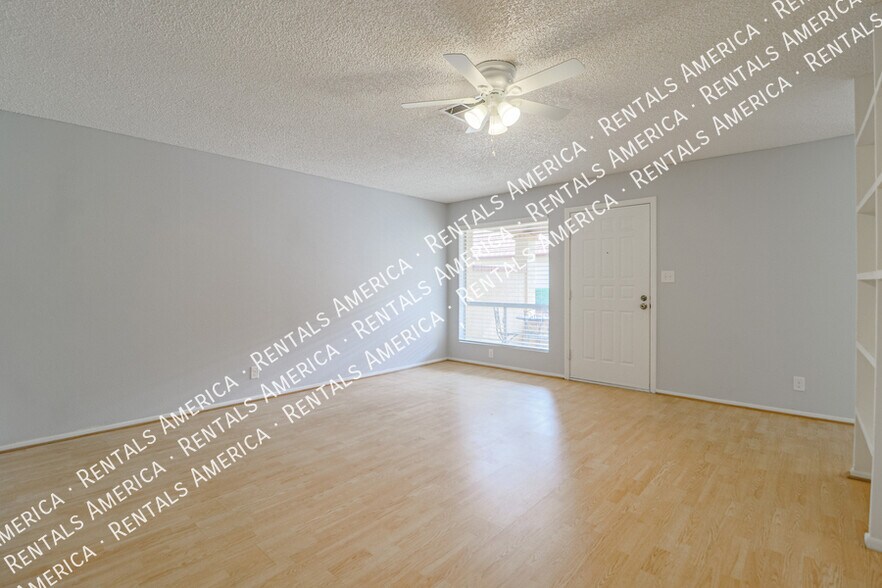 Building Photo - 195 N Cottonwood St