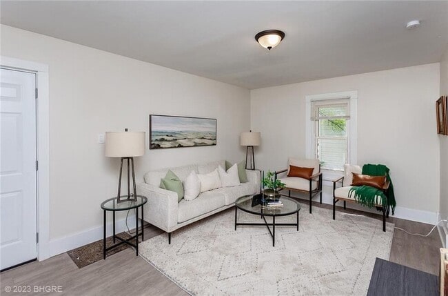 Building Photo - 1215 Clark St