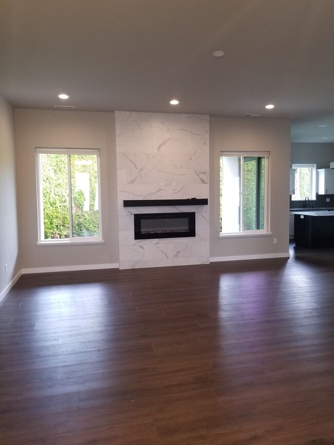 Building Photo - West Valley 3 bedroom 3 Car Garage Custom ...