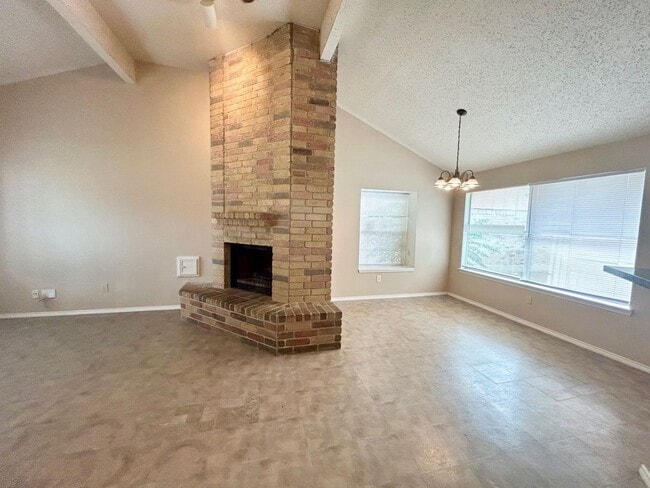 Building Photo - 2 Bedroom 2 bath in BIG COUNTRY GDN HMS