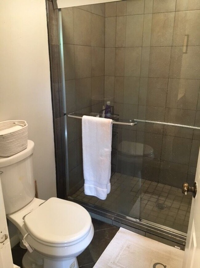 Building Photo - 2BD + Office Space/2.5 Bath - Townhome in ...