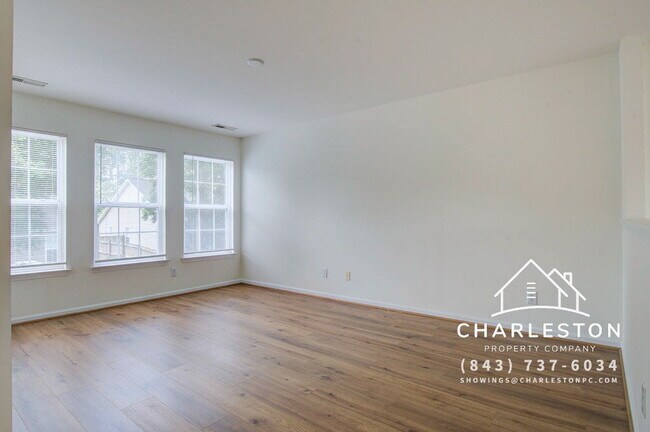 Building Photo - 2425 Scholar Ln