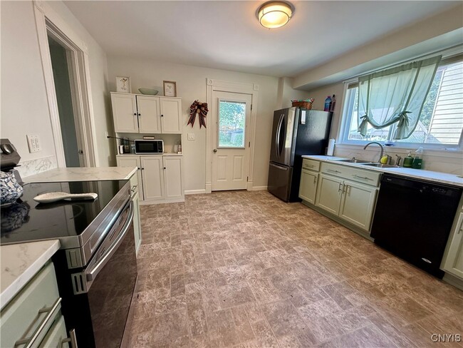 Building Photo - 213 N Seward Ave