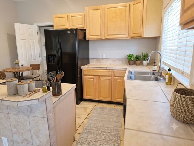 staged kitchen table mountain townhomes - Table Mountain Townhomes