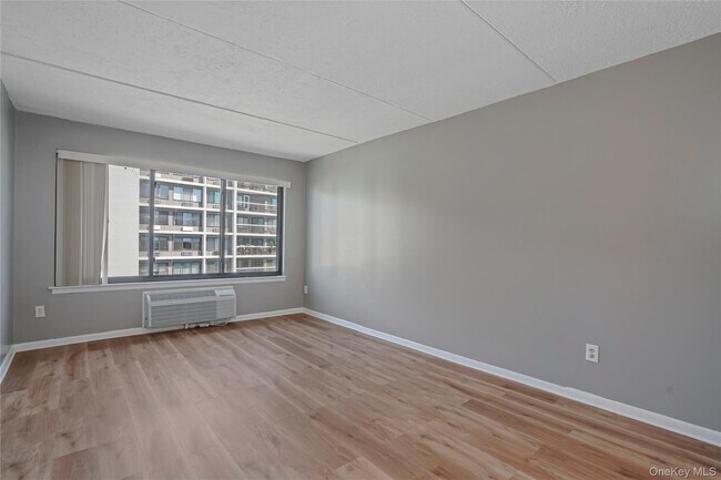 Building Photo - 200 High Point Dr