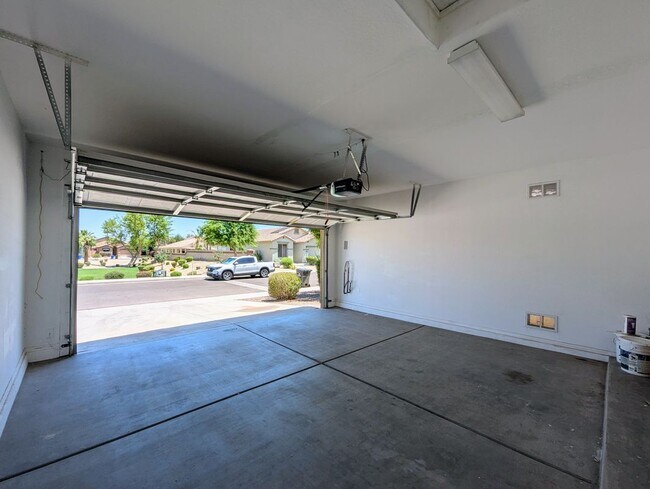 Building Photo - 3731 W St Kateri Dr