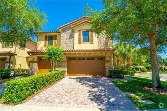 Building Photo - 8000 Prestbury Dr