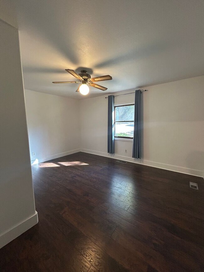 Building Photo - Charming 3-Bed Home in Bella Vista, AR