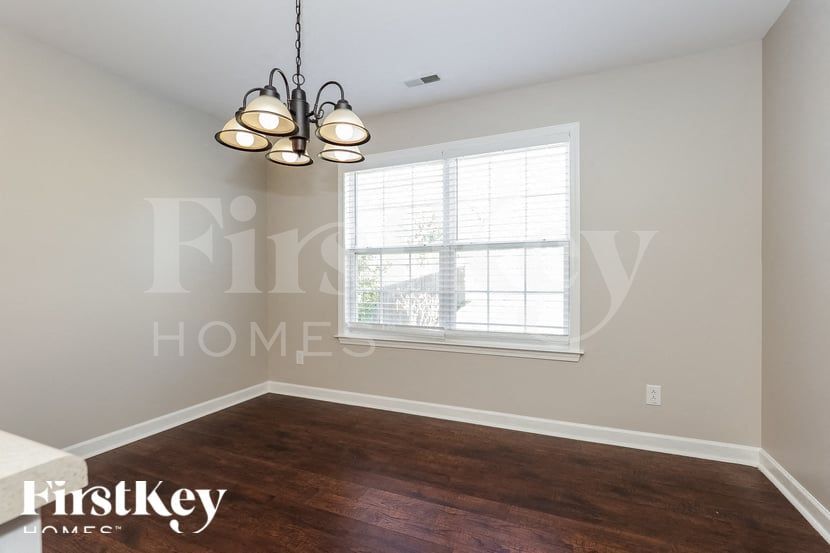 Building Photo - 2260 Dewey Dr