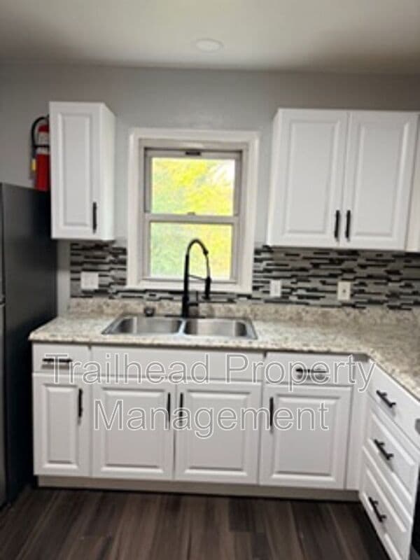 Building Photo - 2911 N Walnut St