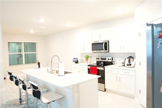 Building Photo - 413 SE 4th St