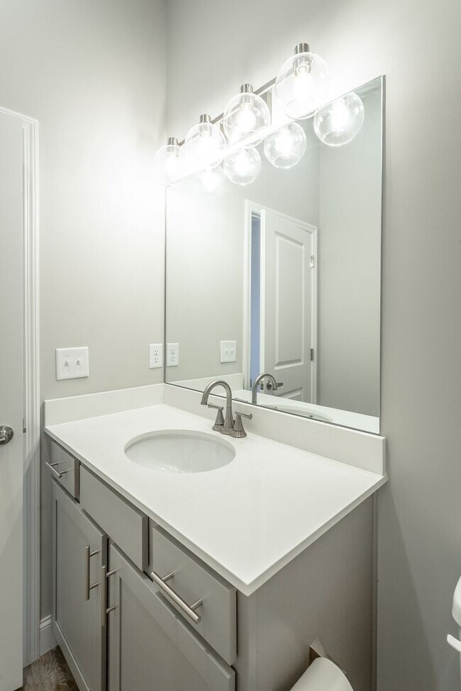 Building Photo - Brand new 3 bedroom 2 bath