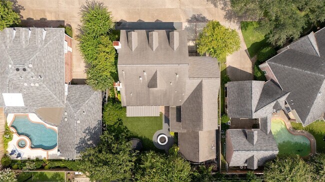 Building Photo - 5527 Briar Dr