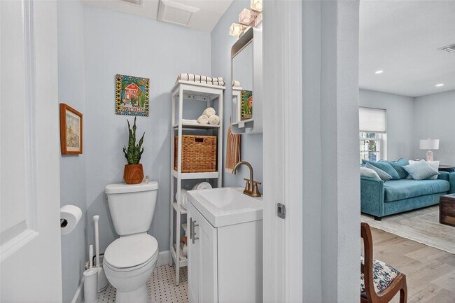 Building Photo - 741 Lantana Ave