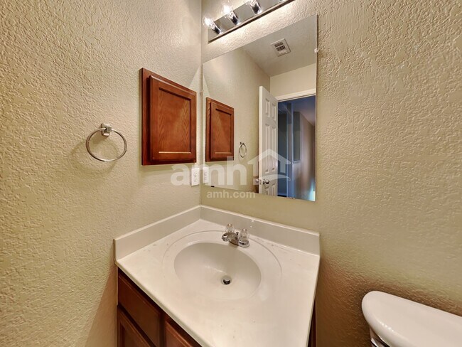 Building Photo - 10023 Woodland Pines