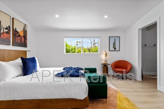 Building Photo - 2056 Paseo Roseta