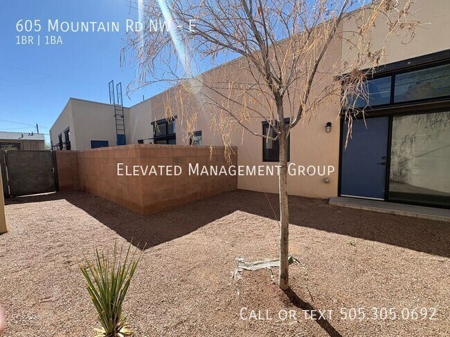 Building Photo - 605 Mountain Rd NW