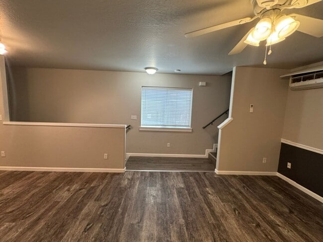 Building Photo - LIKE - NEW 3- BEDROOM TOWNHOME W/ GARAGE, FENCED YARD & PRIVATE 3RD BEDROOM OFF GARAGE