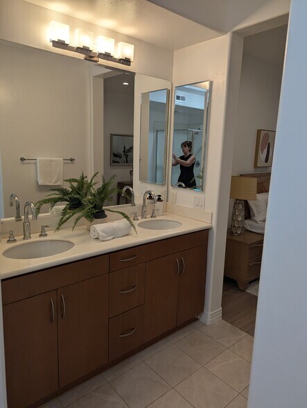 Building Photo - 7100 Playa Vista Dr