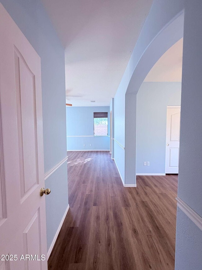 Building Photo - 2061 E Bellerive Pl