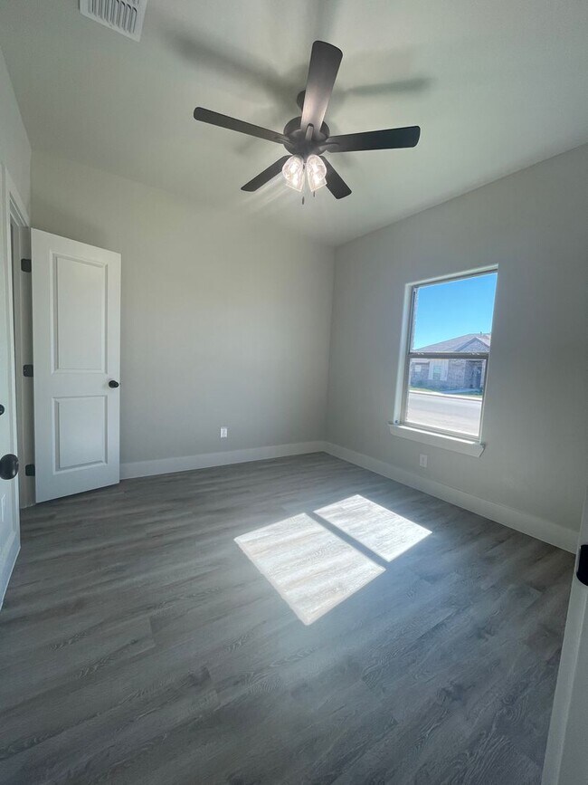 Building Photo - Townhome in Cooper School District!