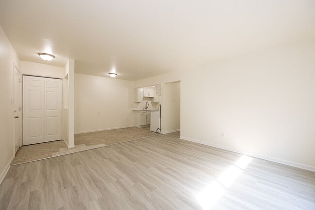 Building Photo - 22330 W Warren Ave